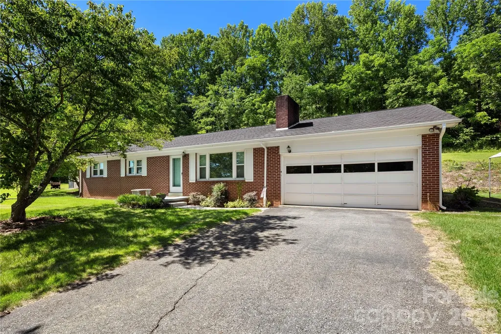 83 Honeysuckle Lane Burnsville NC 28714