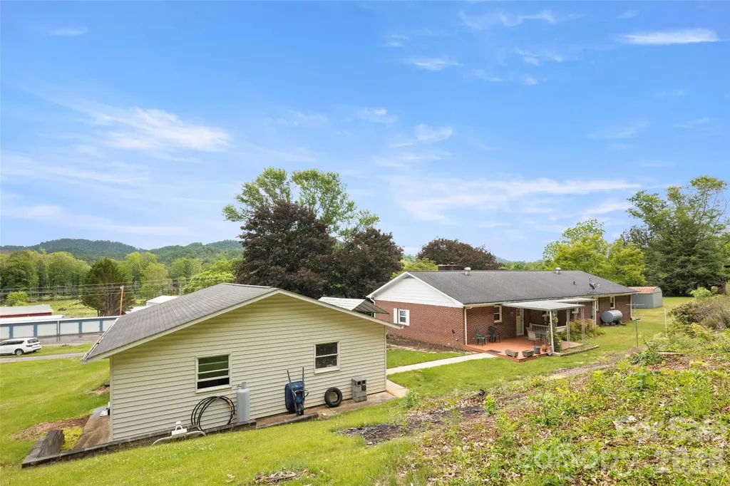 83 Honeysuckle Lane Burnsville NC 28714