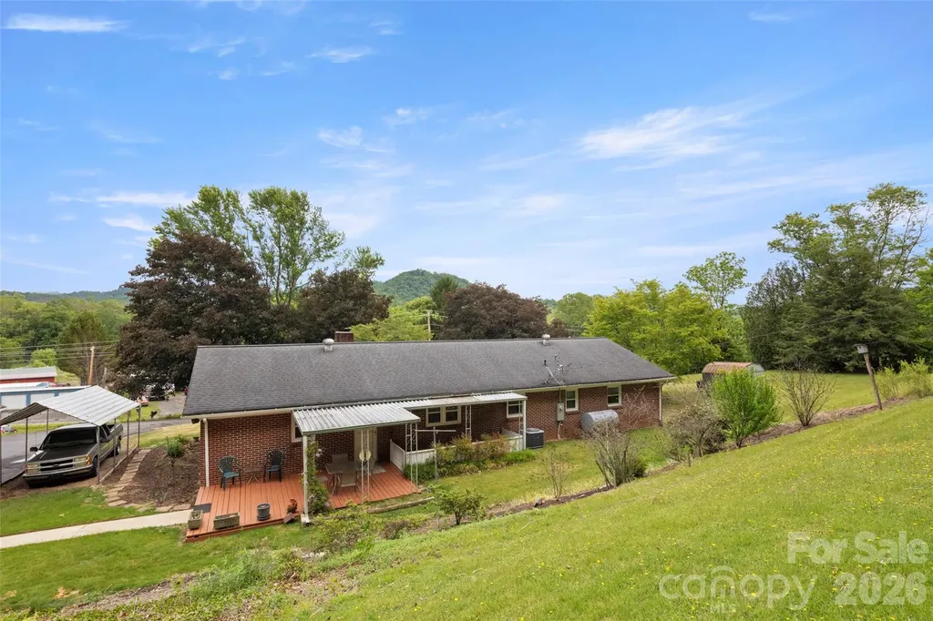 83 Honeysuckle Lane Burnsville NC 28714