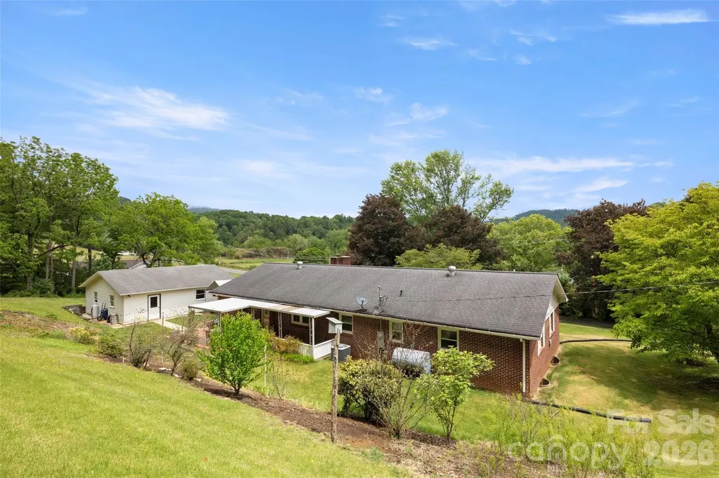 83 Honeysuckle Lane Burnsville NC 28714