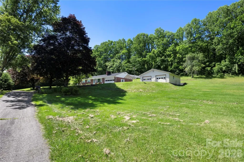 83 Honeysuckle Lane Burnsville NC 28714