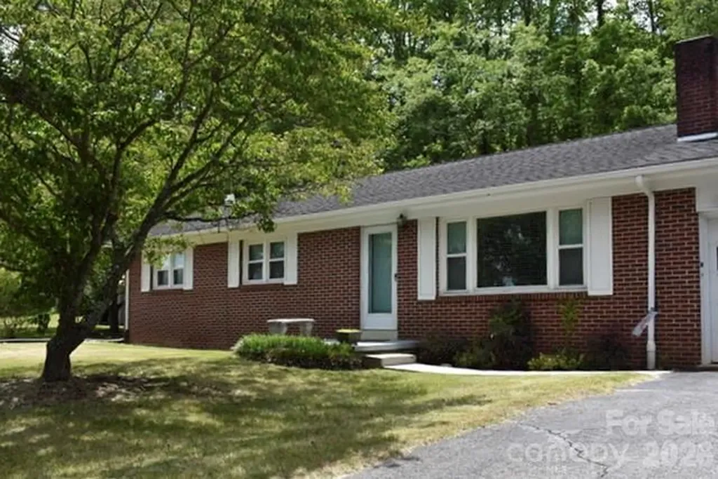 83 Honeysuckle Lane Burnsville NC 28714