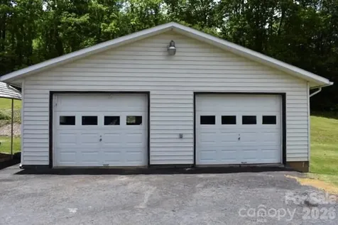83 Honeysuckle Lane Burnsville NC 28714