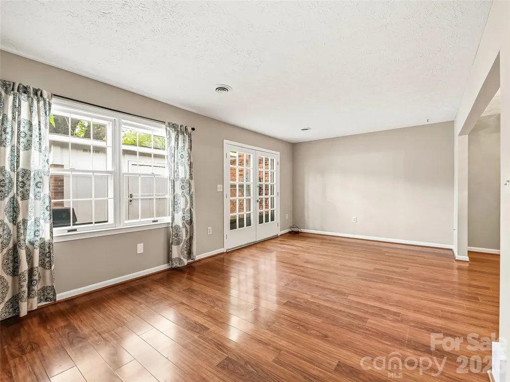 1409 Kensington Road Hendersonville NC 28791
