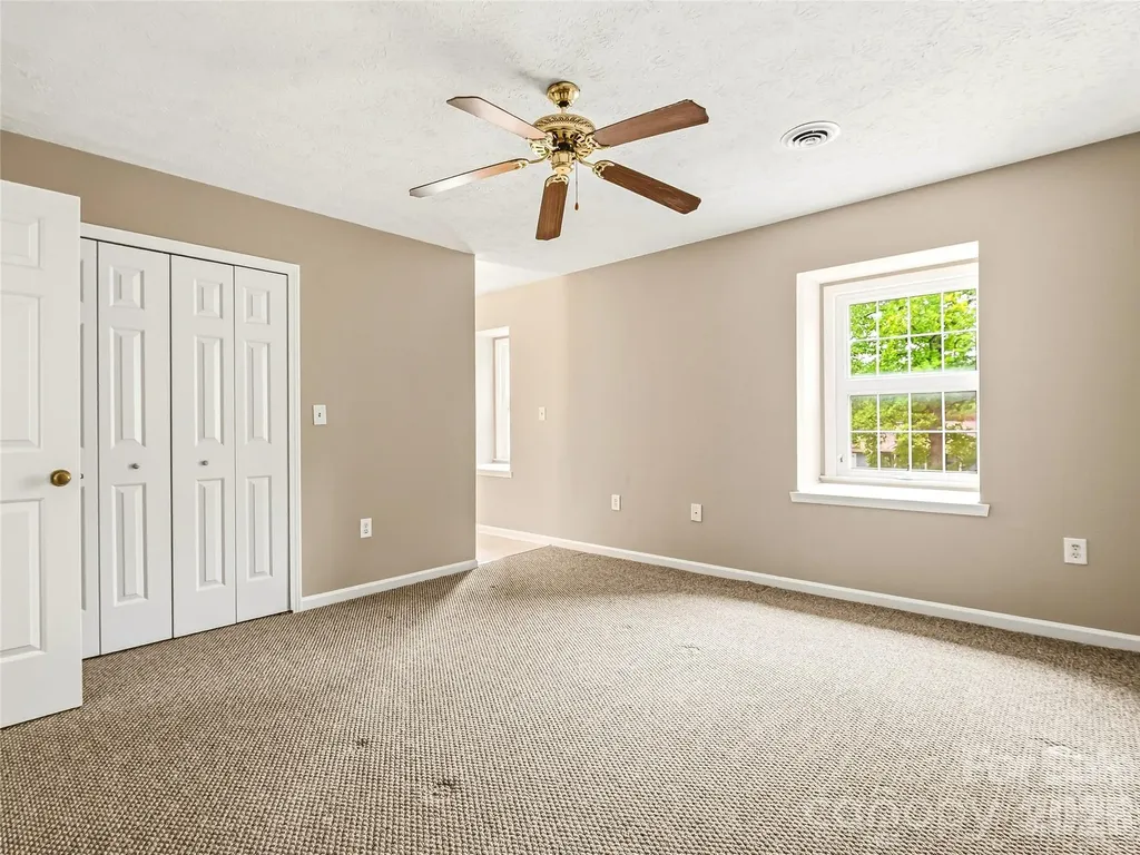 1409 Kensington Road Hendersonville NC 28791