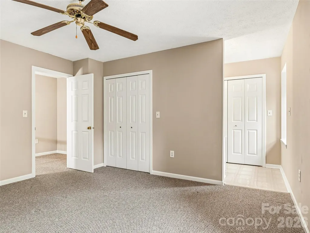 1409 Kensington Road Hendersonville NC 28791