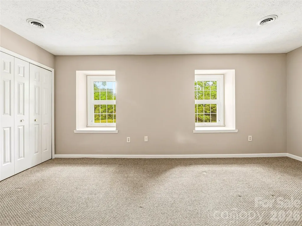 1409 Kensington Road Hendersonville NC 28791
