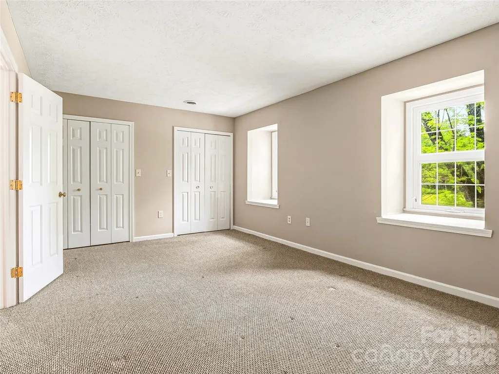1409 Kensington Road Hendersonville NC 28791