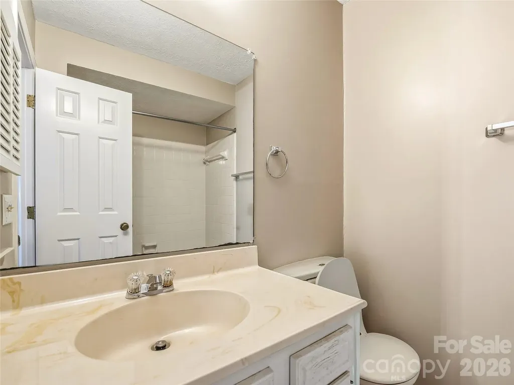 1409 Kensington Road Hendersonville NC 28791