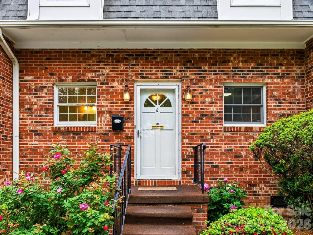 1409 Kensington Road Hendersonville NC 28791