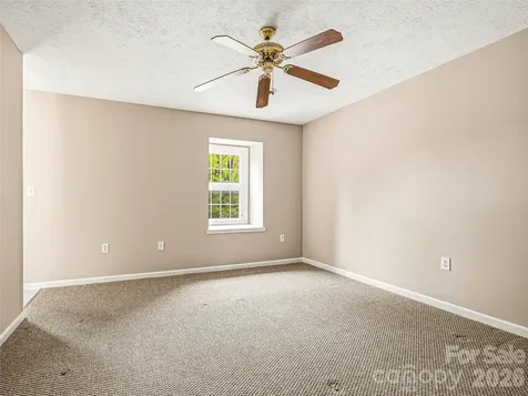 1409 Kensington Road Hendersonville NC 28791