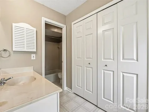 1409 Kensington Road Hendersonville NC 28791