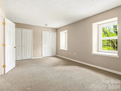 1409 Kensington Road Hendersonville NC 28791