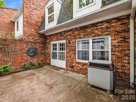 1409 Kensington Road Hendersonville NC 28791