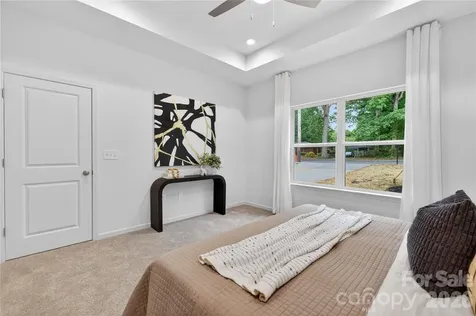 315 N Hoskins Road Charlotte NC 28216