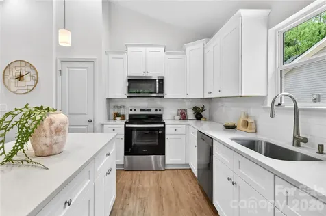 315 N Hoskins Road Charlotte NC 28216