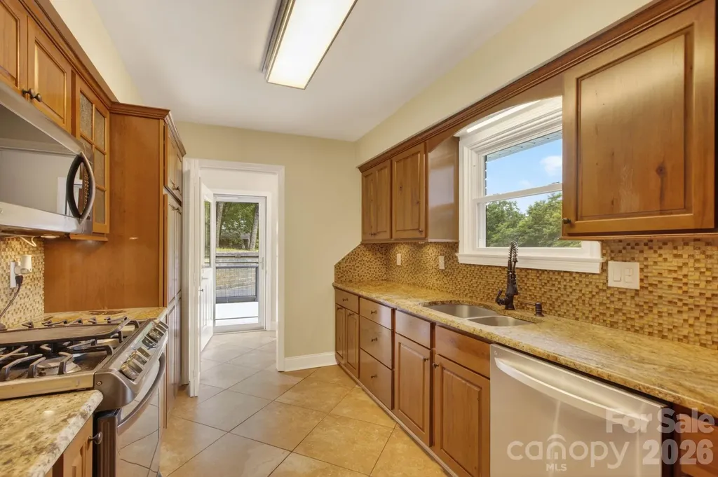 97 Whippoorwill Lane Fairview NC 28730