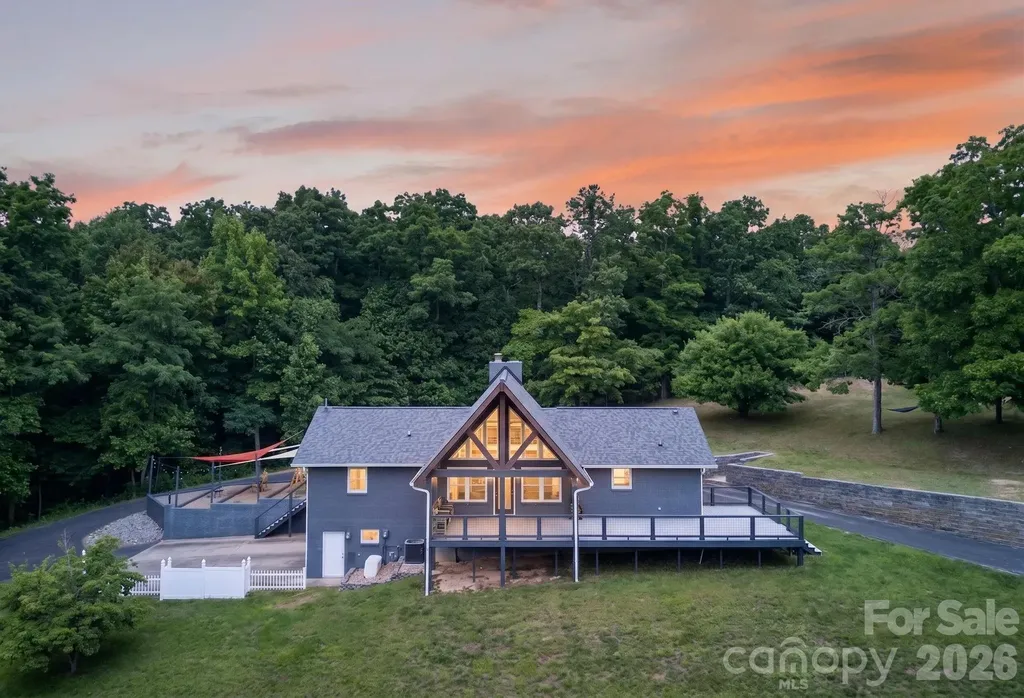 97 Whippoorwill Lane Fairview NC 28730