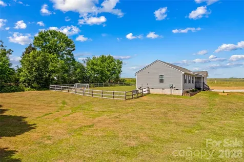 104 Sandtrap Drive Statesville NC 28677