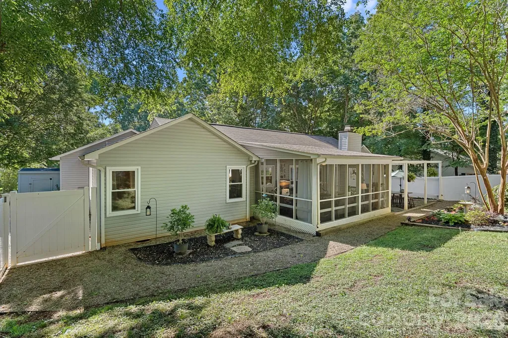 154 Quiet Cove Road Mooresville NC 28117