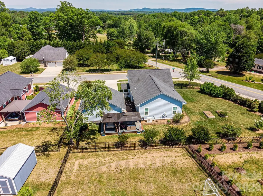 1092 33rd Avenue Loop NE Hickory NC 28601