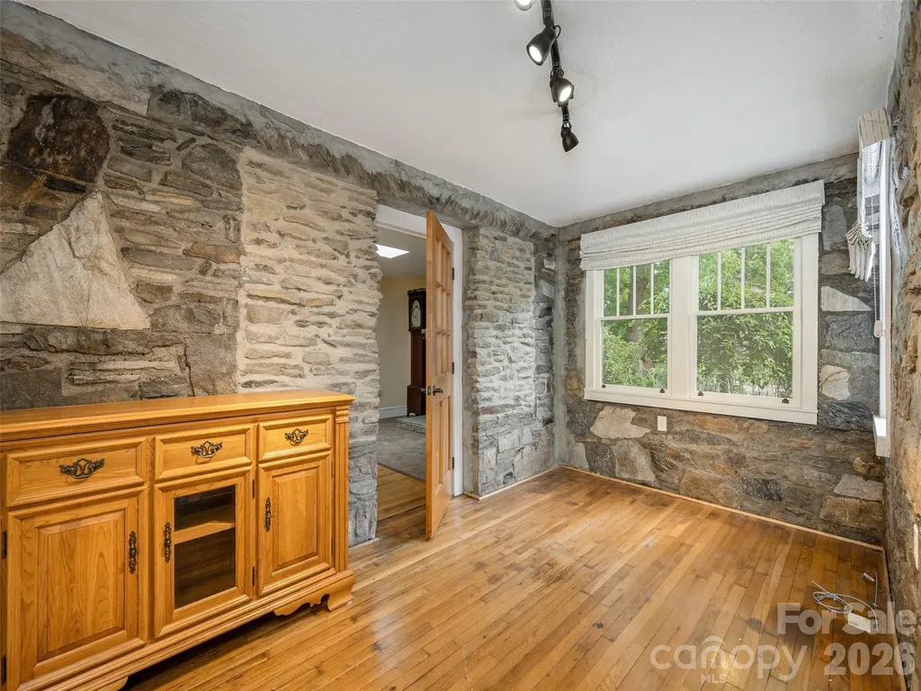115 Oakland Road Asheville NC 28801