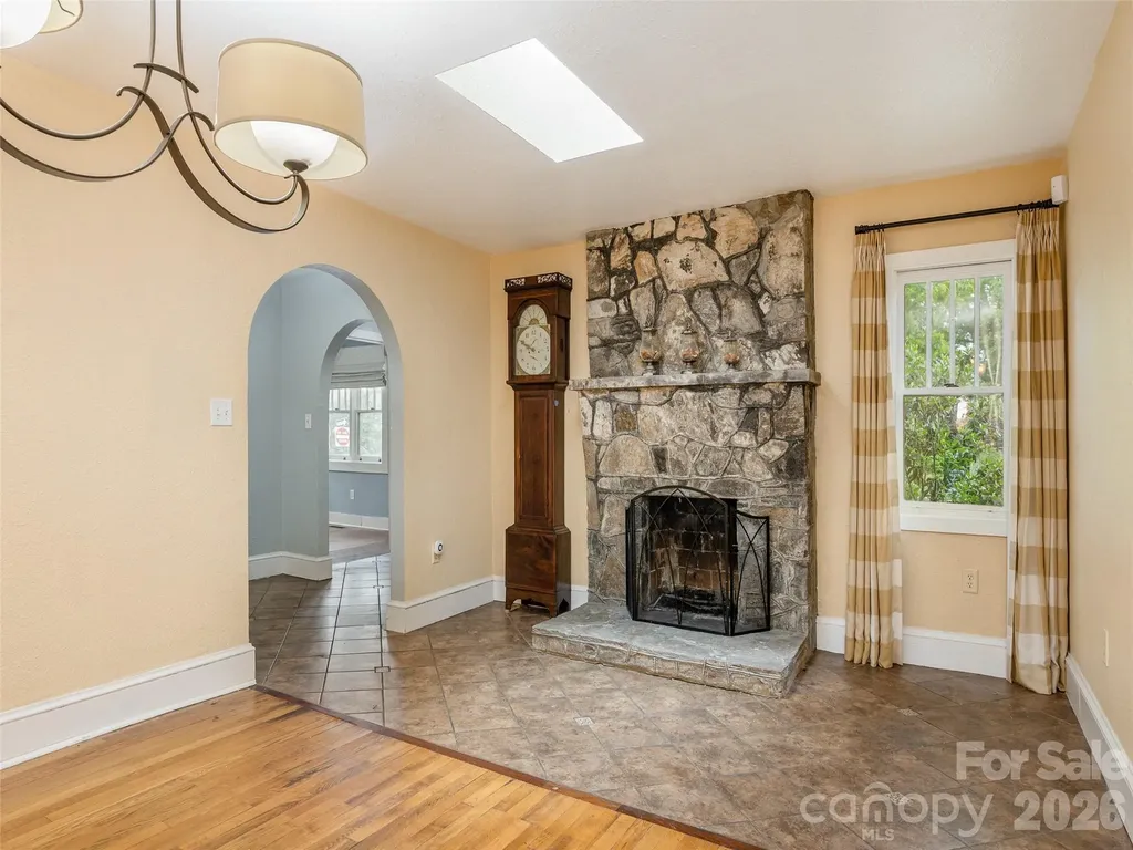 115 Oakland Road Asheville NC 28801