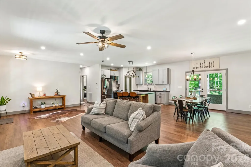 305 Robinson Avenue Mount Holly NC 28120