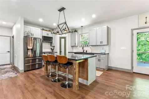 305 Robinson Avenue Mount Holly NC 28120