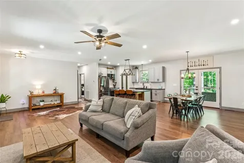 305 Robinson Avenue Mount Holly NC 28120