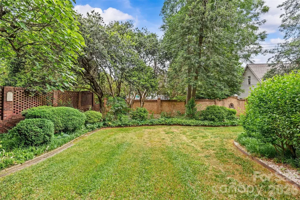 1858 Queens Road W Charlotte NC 28207