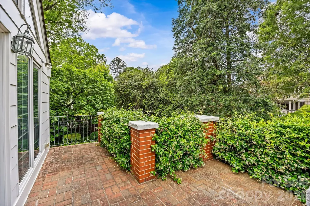 1858 Queens Road W Charlotte NC 28207