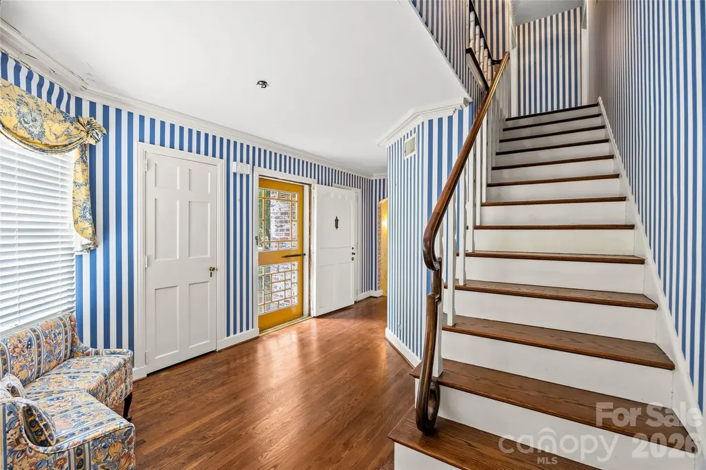1858 Queens Road W Charlotte NC 28207