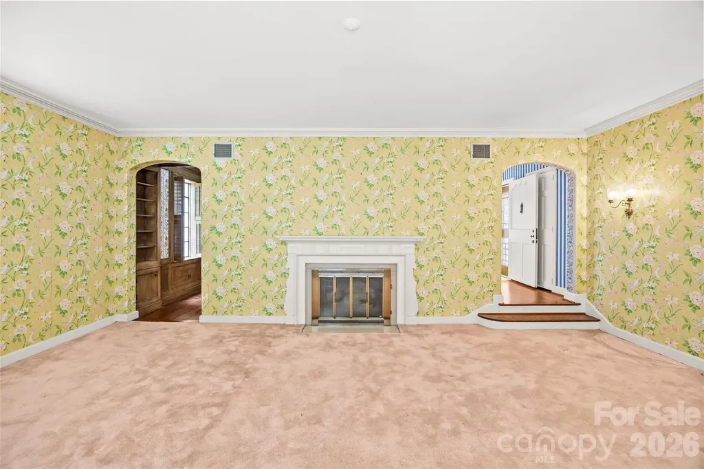1858 Queens Road W Charlotte NC 28207