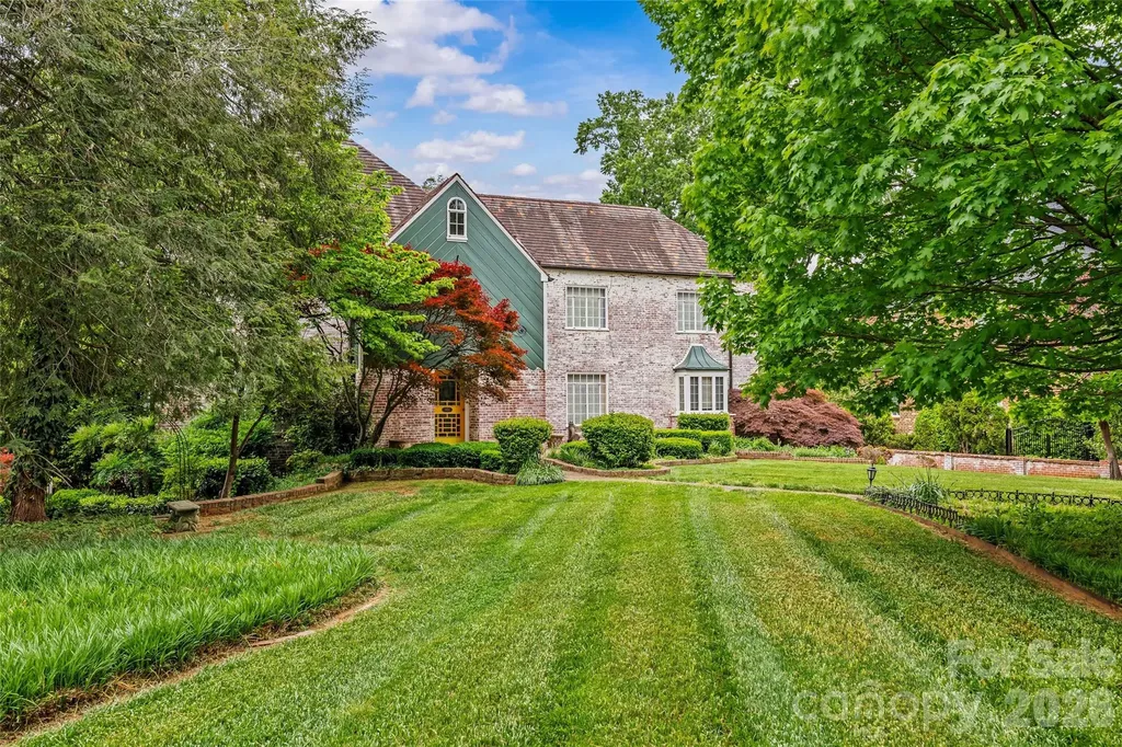 1858 Queens Road W Charlotte NC 28207