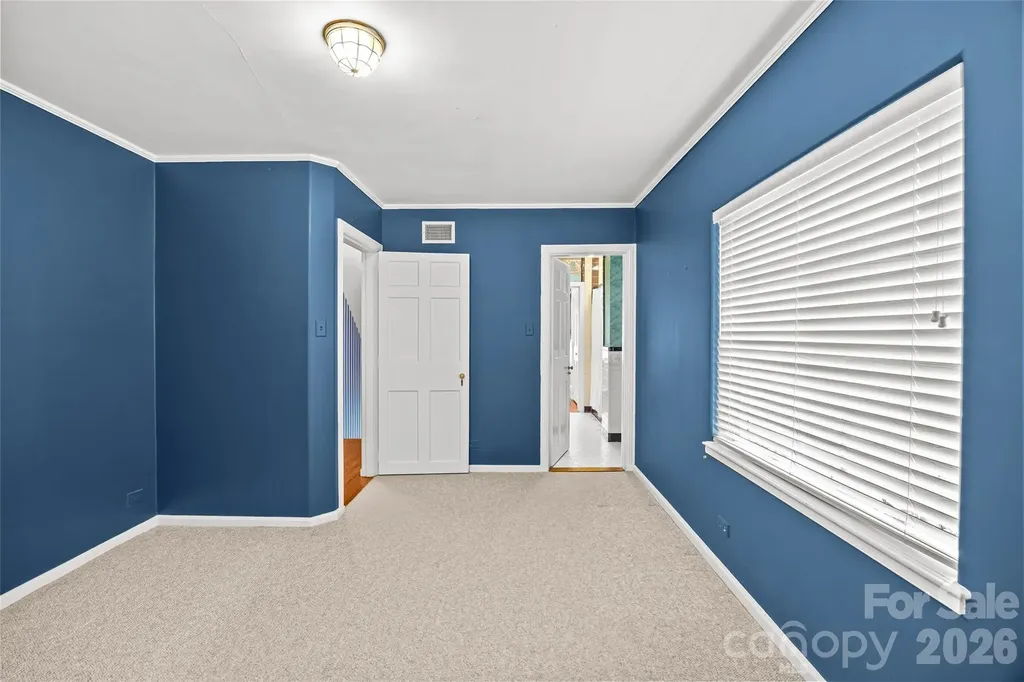 1858 Queens Road W Charlotte NC 28207