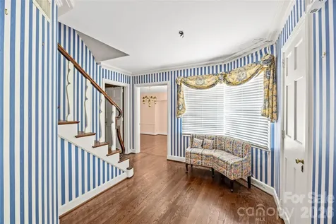 1858 Queens Road W Charlotte NC 28207