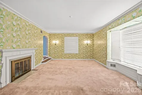 1858 Queens Road W Charlotte NC 28207