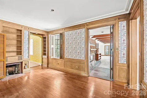 1858 Queens Road W Charlotte NC 28207