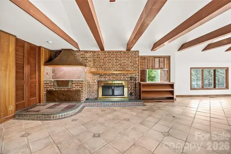 1858 Queens Road W Charlotte NC 28207