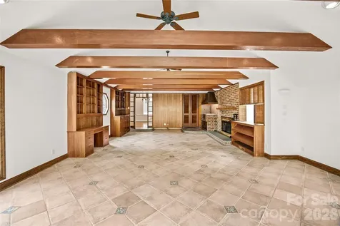 1858 Queens Road W Charlotte NC 28207