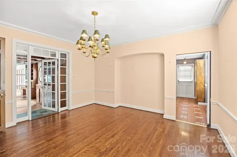 1858 Queens Road W Charlotte NC 28207