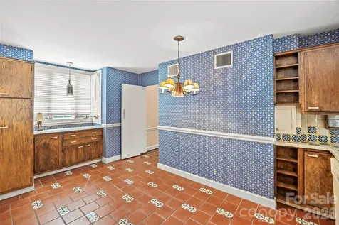 1858 Queens Road W Charlotte NC 28207