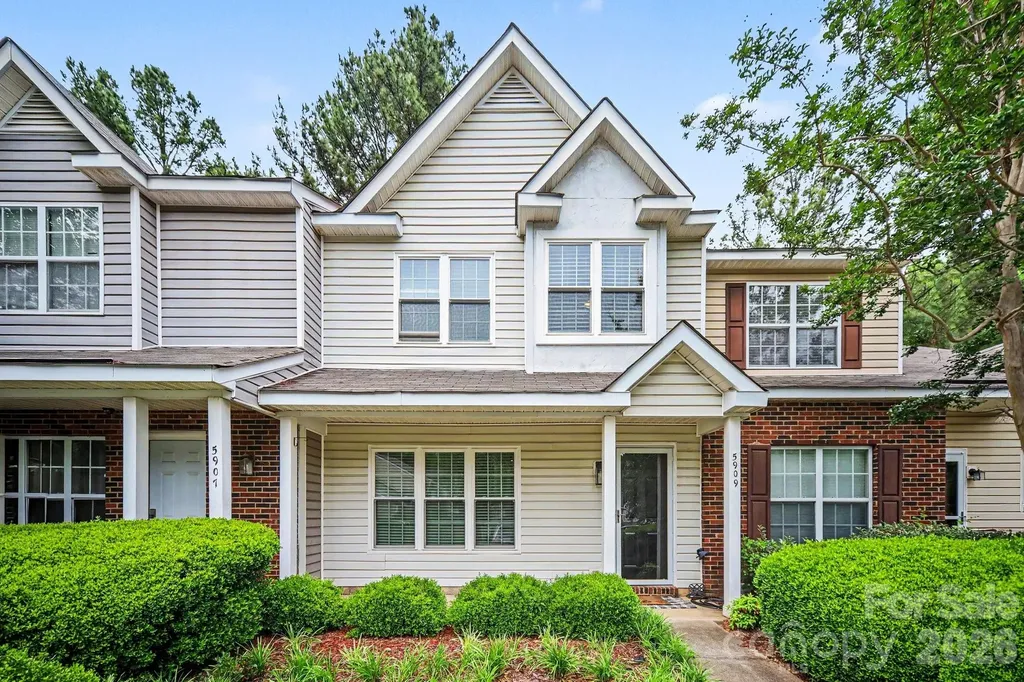 5909 Cougar Lane Charlotte NC 28269