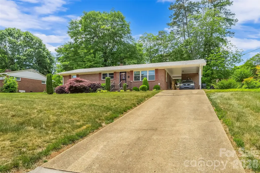 1573 11th Street NW Hickory NC 28601