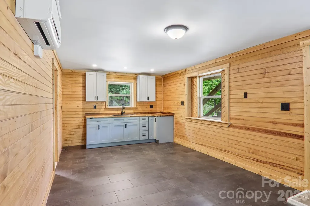 137 Red Maple Lane Burnsville NC 28714
