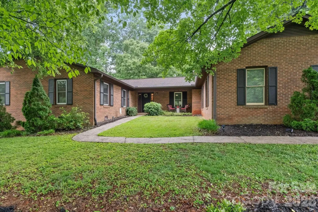 300 Brookmeade Drive Statesville NC 28625