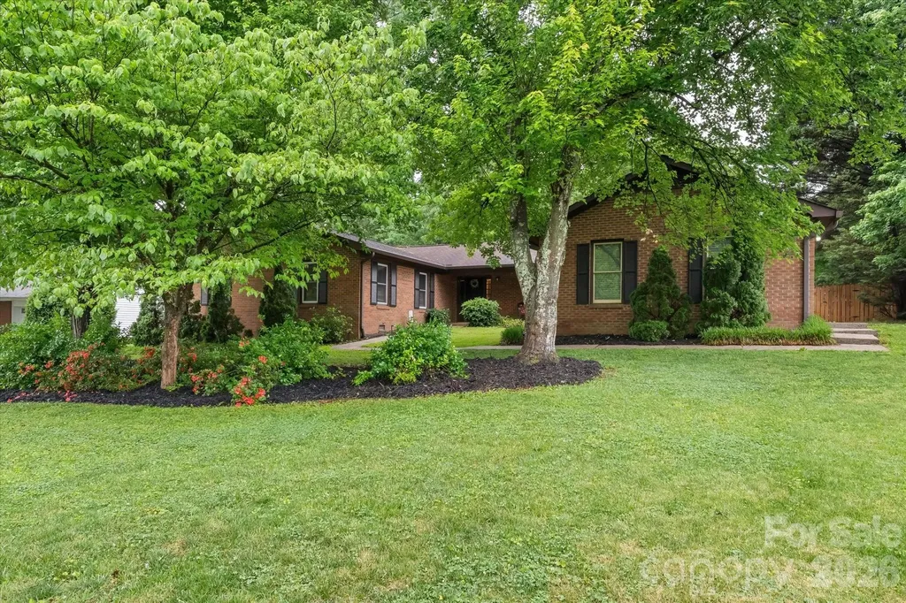 300 Brookmeade Drive Statesville NC 28625