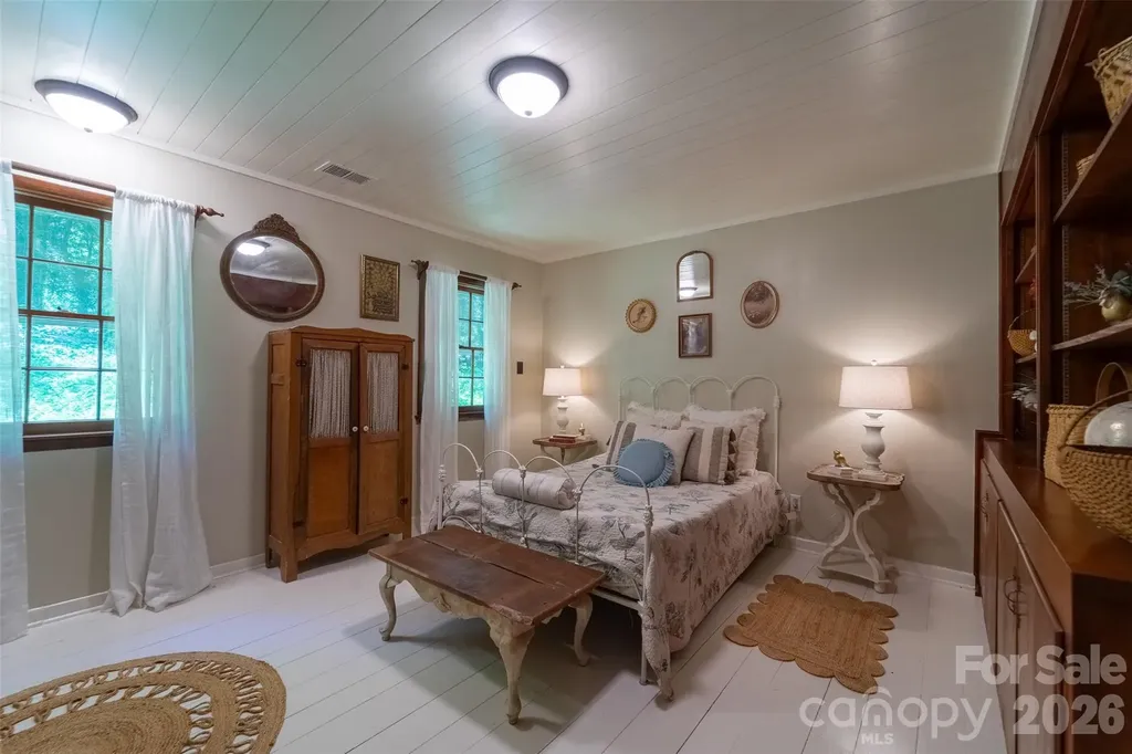 77 Oakwood Lane Sylva NC 28779