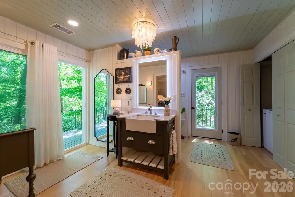 77 Oakwood Lane Sylva NC 28779